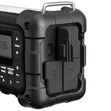 zwart Achteraanzicht van de digitale survivalradio met USB-aansluiting.