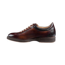 cognac Zijaanzicht van een Cordwainer Edelsneaker in bruin.