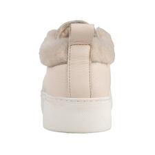 beige Achteraanzicht van een beige laminaat sneaker.