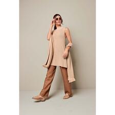 slip-over en sjaal Junghans 1954 lange pullover met gebreide sjaal, model in elegante houding.