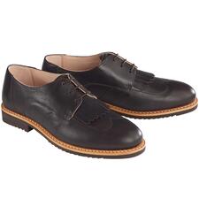desenrasco Urban-Derby - Zo modern en licht kan een klassieke, ‚goodyear’ derby-schoen zijn: traditioneel met de hand gemaakt. Twee bruine desenrasco Urban-Derby met franjes.