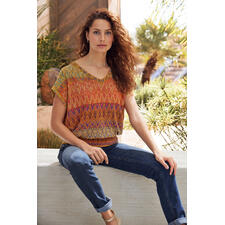 shirt en broek Close-up van een vrouw in IVKO jacquard combinatie met een brede top.