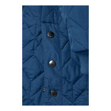 royalblauw Detailopname van de koningsblauwe gewatteerde jas van Ilse Jacobsen met knopen