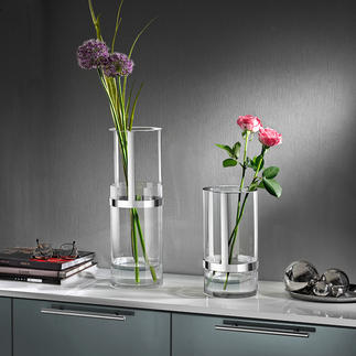 In hoogte verstelbare vaas Deze met een prijs onderscheiden glazen vaas is perfect aan te passen aan elk boeket.