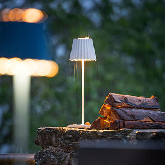 Oplaadebar design tafellamp Mooi, eenvoudig en met een sierlijk design. Voor binnen en buiten.
