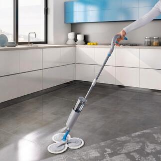 360° spray mop wordt op een vloer gebruikt.