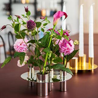 Omkeerbare vaas/kaarsenhouder Stijlvolle houder voor 5 kaarsen of voor bloemen. Draai het woonaccessoire 180° voor veelzijdig gebruik.
