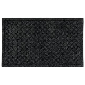 Zware mat van gerecycled rubber Deze zware mat van 98% gerecycled rubber laat geen vuil of vocht binnen. Voor binnen en buiten.