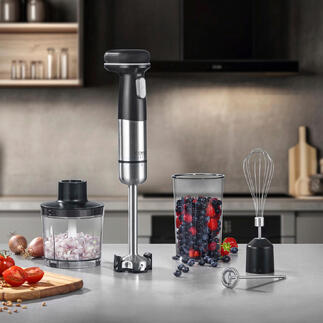Draadloze staafmixer-set met mixer, garde, en container op een aanrecht.
