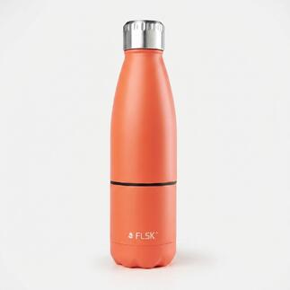 Isolerende fles in oranje op een witte achtergrond.