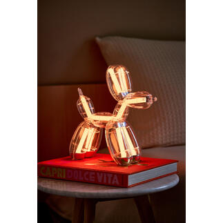 Ballonhond-lamp op een boek, warm wit licht.