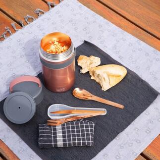 Geïsoleerde snackbox in rosé met geopend deksel, naast brood en bestek op een deken.