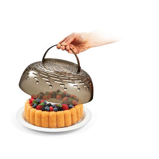 Hand heft een afneembare deksel van een 3-in-1 schaal met fruit