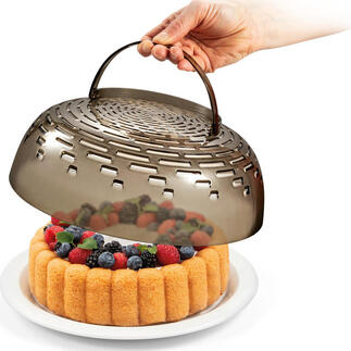 Hand heft een afneembare deksel van een 3-in-1 schaal met fruit