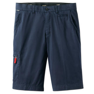 Donkerblau bermuda met zakken en rode rits, ideaal voor de zomer.