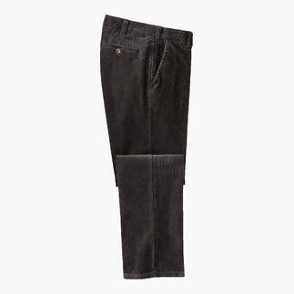 Zwarte fijn corduroy broek met rechte benen op een witte achtergrond.