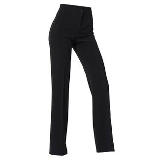 Zwarte Seductive Business-flared broek op een lichte achtergrond.