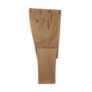 Beige winterchino broek van bovenaf met zichtbare zoom.