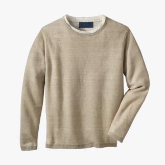Beige lichte klimaatpullover van linnen van Carbery op een witte achtergrond.