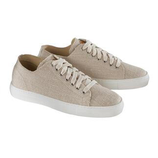 Twee beige Risorse Future hennep sneakers naast elkaar