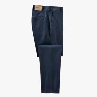 Heren jeans in donkerblauw, liggend op een oppervlak.
