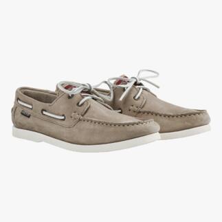 Beige Snipe® leren bootsschoenen met klassiek ontwerp en vetersluiting.