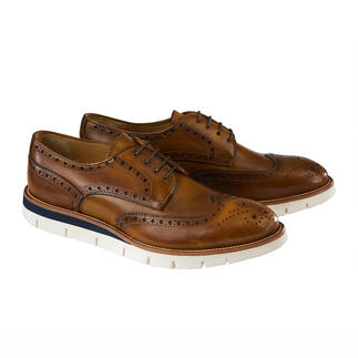 Twee bruine Budapester 2.0 schoenen met perforaties, maat 41