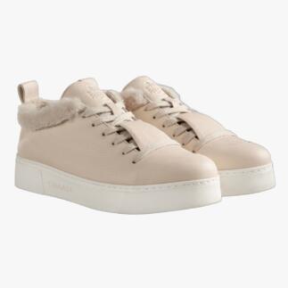 Beige lamswollen sneaker van Chaaya met veters en zachte voering, maat 36