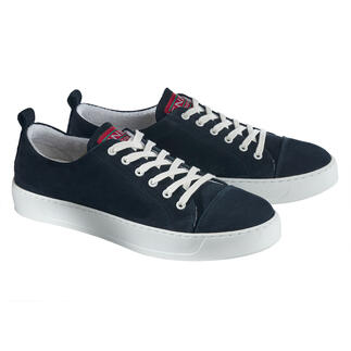 Wasbare nubuckleren sneaker in donkerblauw met een lichte zool vanuit twee perspectieven.
