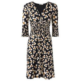 Vooraanzicht van een zwart-witte jersey jurk met abstracte bloemen en een elastische taille.