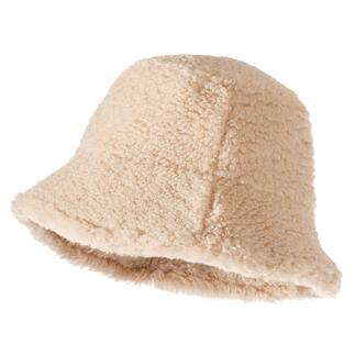 Teddy bucket hat Nauwelijks van echte lamsvacht te onderscheiden: de modieuze bucket hat van faux-fur teddy.