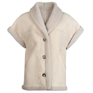 Arma vest van lamsvacht Vandaag een hoogwaardig trendy item, morgen een waardevolle, tijdloze favoriete allrounder. Van Arma.