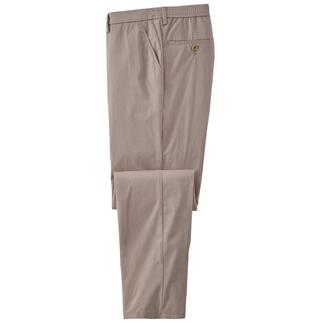 Beige Chino-broek vanaf de voorkant.