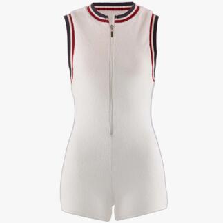 Voorkant van een witte badstof jumpsuit met volledige ritssluiting.