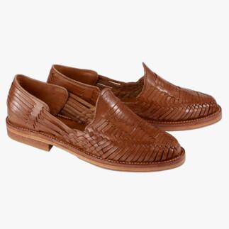 Twee Cano gevlochten slip-on Huaraches in cognackleur, maat 41, doorzichtig ontwerp.