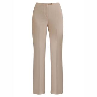 Beige kofferbroek, vooraanzicht met ritssluiting en knop.
