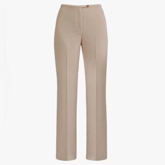Beige kofferbroek, vooraanzicht met ritssluiting en knop.