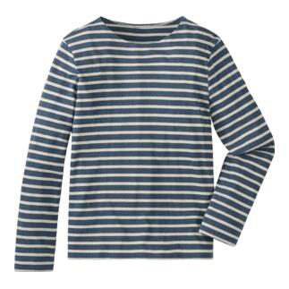 Gestreept langarmshirt in jeanskleurig en ecru op een witte achtergrond.