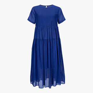 Vooraanzicht van de blauwe zomerjurk met volumineuze rok