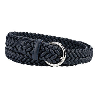 Elastische leren gevlochten riem in navy, liggend op een tafel.