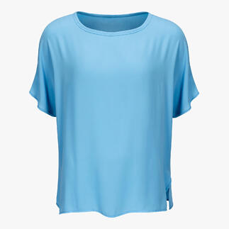 Vooraanzicht van een blauwe T-shirt-blouse van Janice & Jo, maat 34.