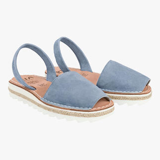 Paar Avarcas de Menorca-sandalen in denim kleur, maat 36