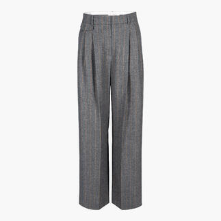 Voorkant van de flexibele wide-leg streepbroek met plooien.