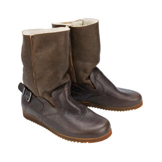 Bruine soft bikerboots met een zijgesp en een zachte voering.