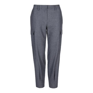 Cargo wolbroek in grijze kleur, van voren getoond.