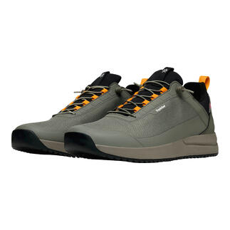 Tropicfeel sneaker in olijfgroen met gele veters en antislipzool.