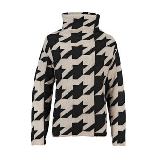 Houndstooth kasjmier pullover in zwart en wit, van voren gefotografeerd.