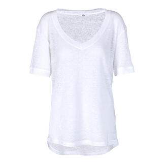 Witte luxe linnen shirt met V-hals op een witte achtergrond.