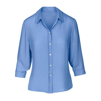 Blauwe Janice & Jo blouse voor elk seizoen in volle zicht.
