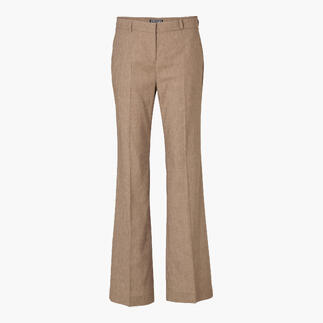 Voorkant van een elegante beige business linnenbroek met een smalle pasvorm